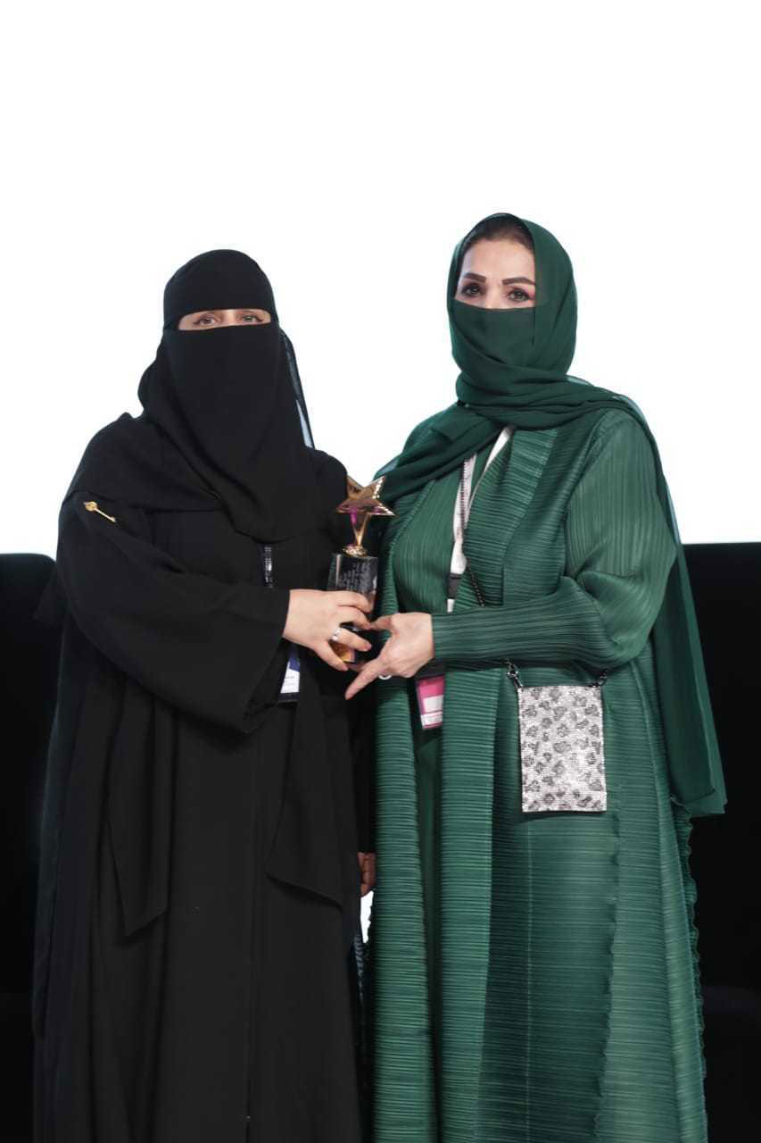 قيود راعٍ ذهبي لمعرض تمكين المرأة 2022